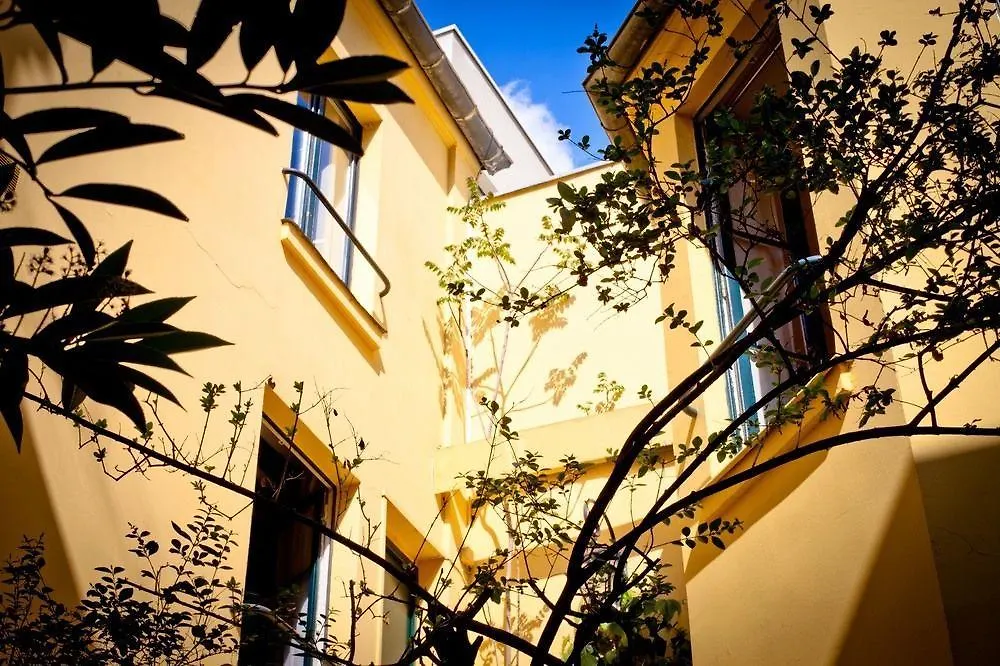 De La Tulipe Hotel