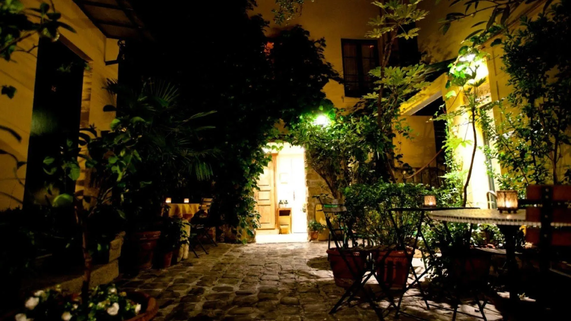 De La Tulipe Hotel 3*