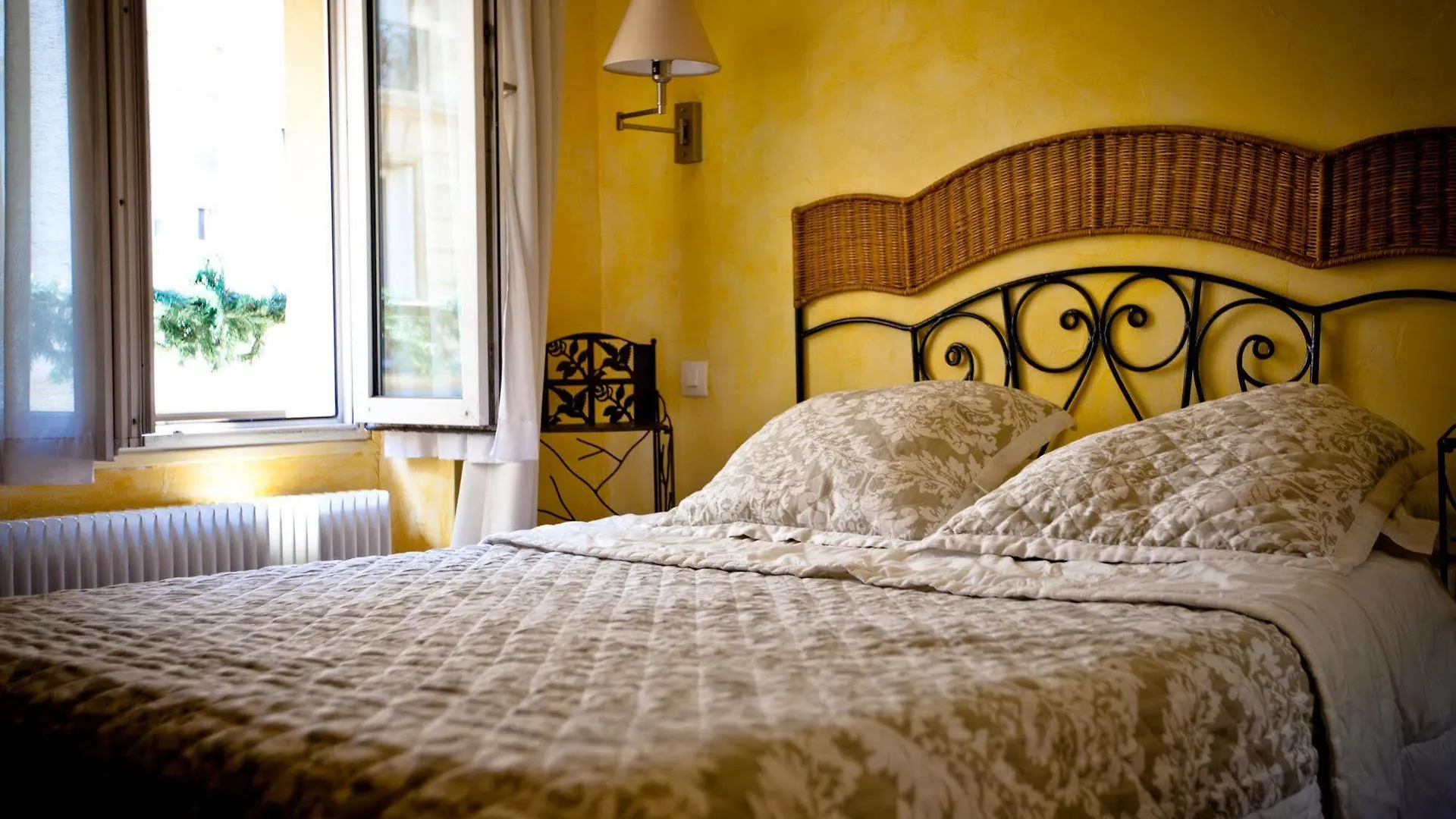 Hotel De La Tulipe 3*