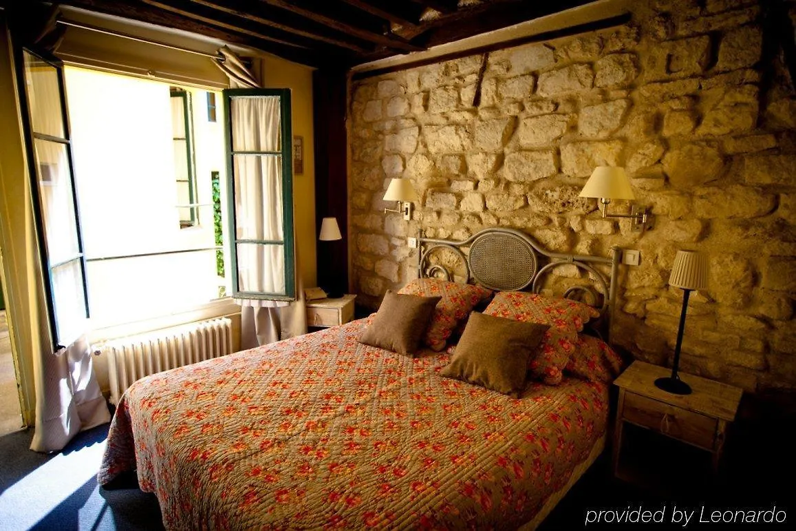 De La Tulipe Hotell 3*