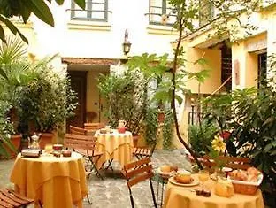 De La Tulipe Hotell