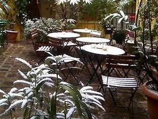 Hotell De La Tulipe 3*