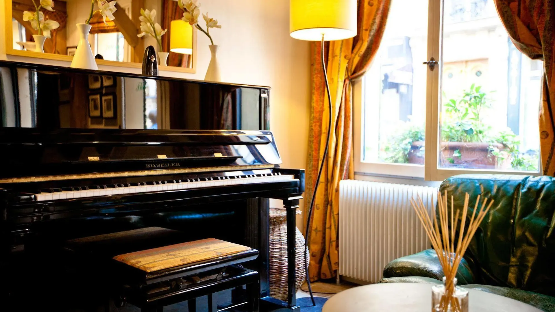 Hotell De La Tulipe 3*